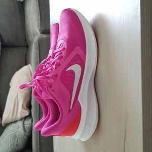 Nike running shoes Downshifter